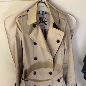 Authentic Women’s Burberry Trench Coat. NWOT
